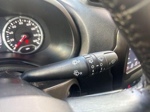 Used 2020 Jeep Renegade Altitude image 28