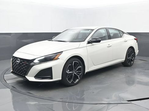 Used 2025 Nissan Altima 2.5 SR AWD/4WD image 8