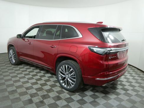 Used 2025 Buick Enclave Avenir image 7