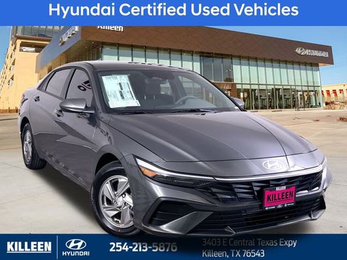 Used 2025 Hyundai Elantra SE image 1