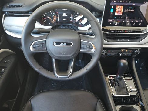 Used 2025 Jeep Compass Limited AWD/4WD image 16
