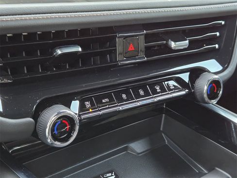 Used 2025 Chevrolet Tahoe High Country image 17