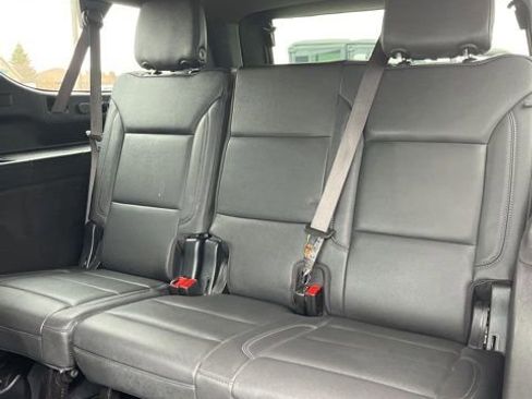 Used 2025 Chevrolet Suburban Z71 image 28