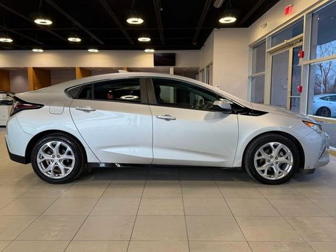 Used 2017 Chevrolet Volt Premier w/ Driver Confidence II Package image 16