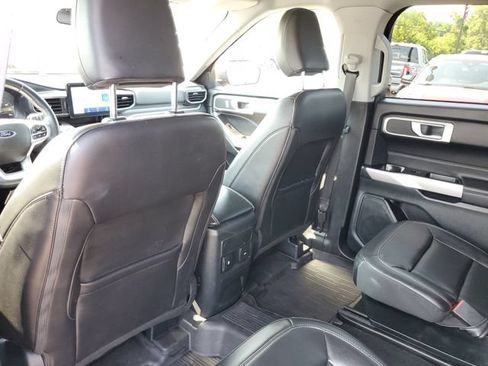 Certified 2023 Ford Explorer XLT w/ Equipment Group 202A AWD/4WD image 30
