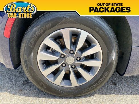 Used 2020 Chrysler Pacifica Limited w/ Advanced Safetytec Group FWD image 8