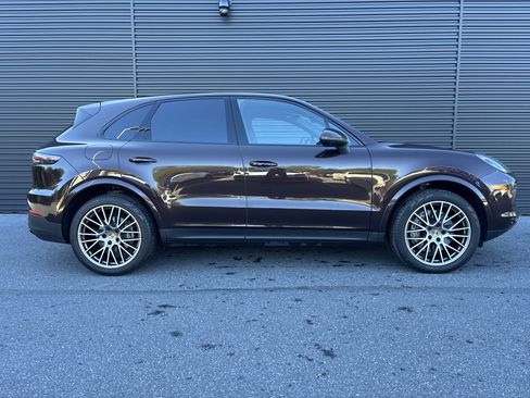 Certified 2022 Porsche Cayenne Platinum Edition image 11