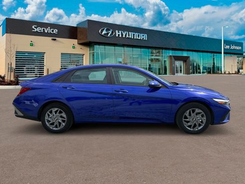 New 2025 Hyundai Elantra Blue image 9