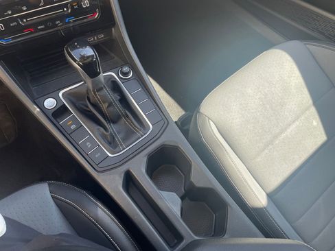 Used 2025 Volkswagen Jetta SE image 42