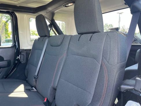 Used 2025 Jeep Wrangler Unlimited Rubicon AWD/4WD image 31