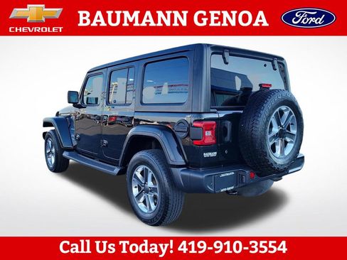 Used 2018 Jeep Wrangler Unlimited Sahara AWD/4WD image 8