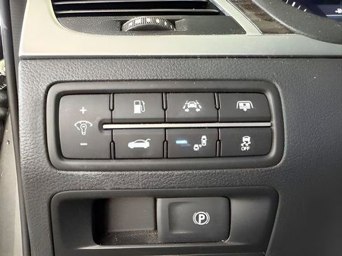 Used 2018 Genesis G80 3.8 w/ Option Group 02 image 18