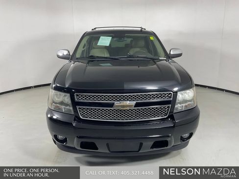 Used 2011 Chevrolet Tahoe LTZ RWD image 2
