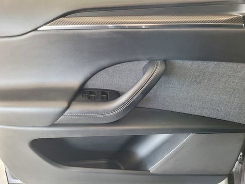 Used 2022 Tesla Model X Plaid image 18