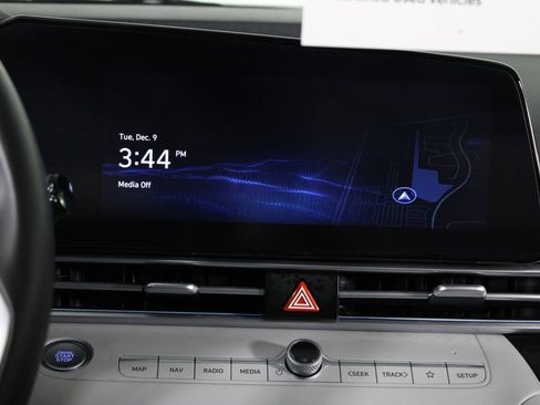 Used 2025 Hyundai Elantra Limited image 7