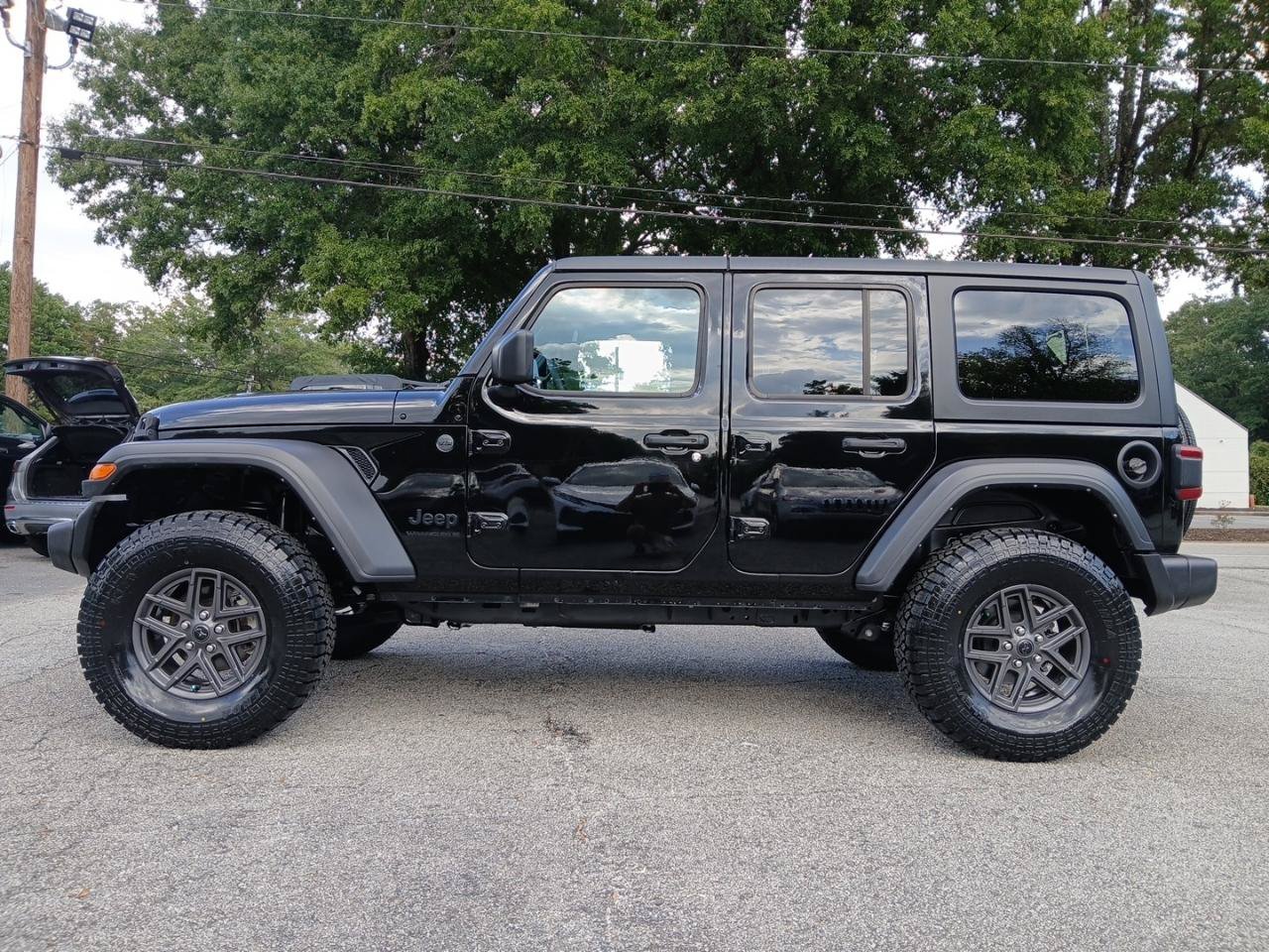 Used 2024 Jeep Wrangler Unlimited Sport AWD/4WD image 1