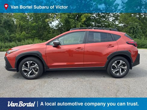Used 2025 Subaru Crosstrek 2.5i Premium AWD/4WD image 3