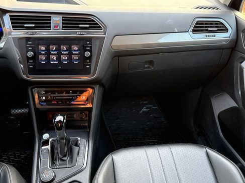 Used 2022 Volkswagen Tiguan SE AWD/4WD image 18