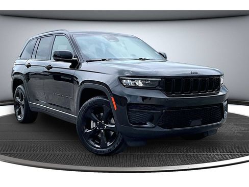 Certified 2023 Jeep Grand Cherokee Altitude AWD/4WD image 2