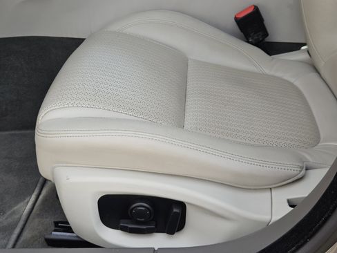 Used 2017 Jaguar XF Prestige image 26