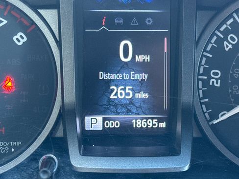 Certified 2023 Toyota Tacoma TRD Off-Road image 3