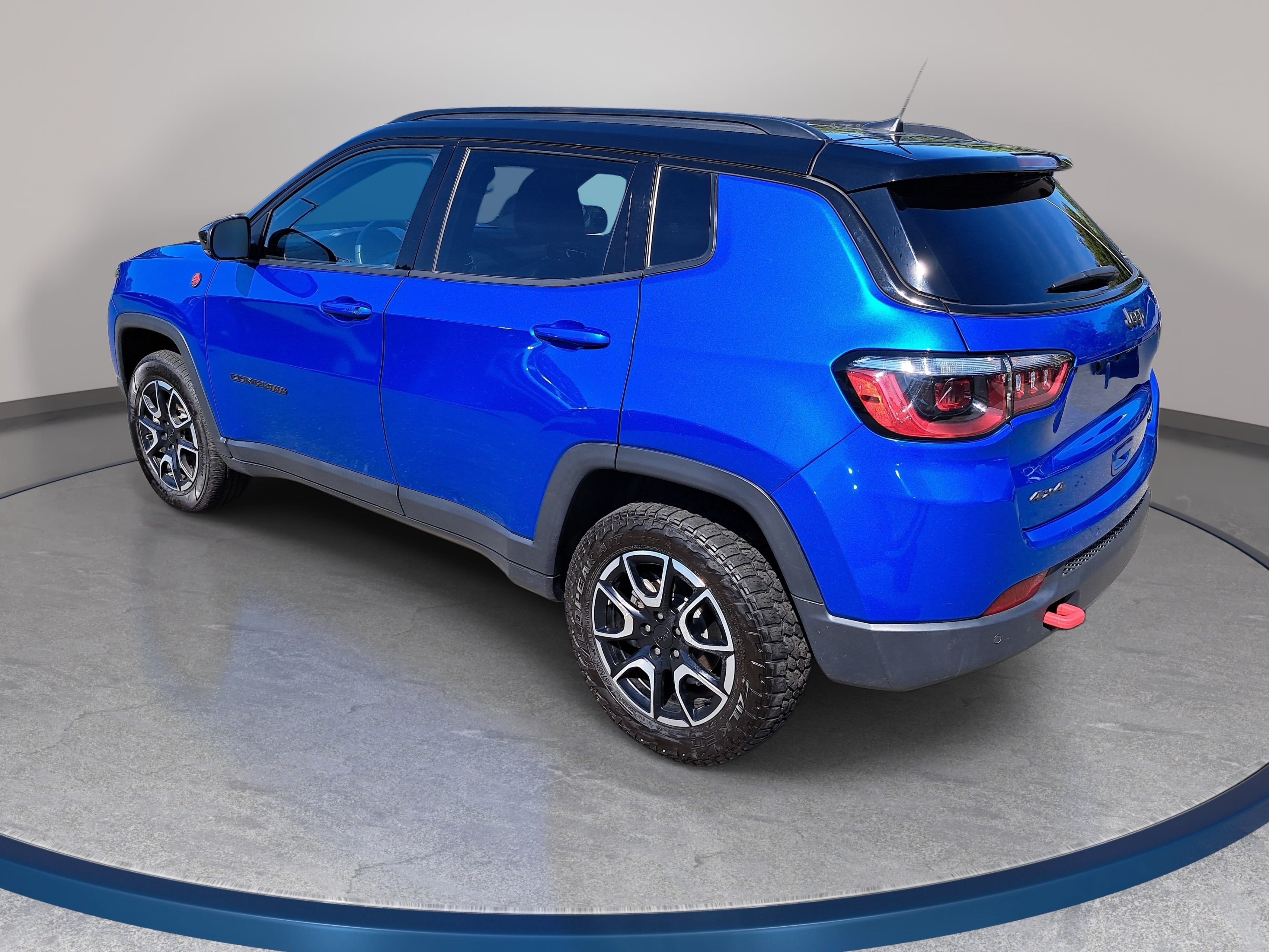 Used 2024 Jeep Compass Trailhawk AWD/4WD image 7