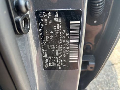 Used 2025 Hyundai Venue SEL FWD image 29