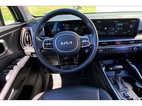 Used 2024 Kia Sorento S AWD/4WD image 5