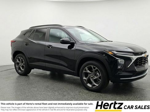 Used 2025 Chevrolet Trax LT image 1