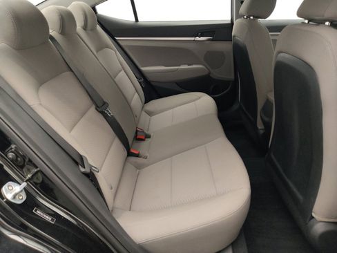 Used 2019 Hyundai Elantra SE w/ Winter Weather Package FWD image 19