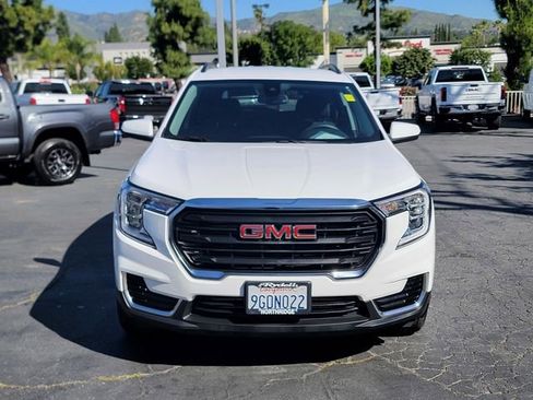 Certified 2023 GMC Terrain SLE w/ Driver Convenience Package image 2
