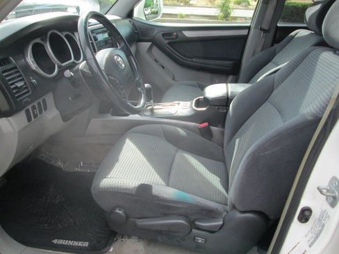 Used 2005 Toyota 4Runner Sport AWD/4WD image 7