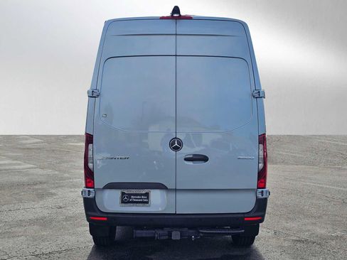Used 2025 Mercedes-Benz Sprinter 2500 image 4