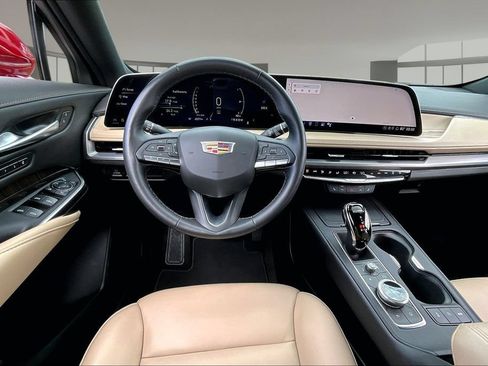 Used 2024 Cadillac XT4 Premium Luxury w/ Active Safety Package FWD image 5