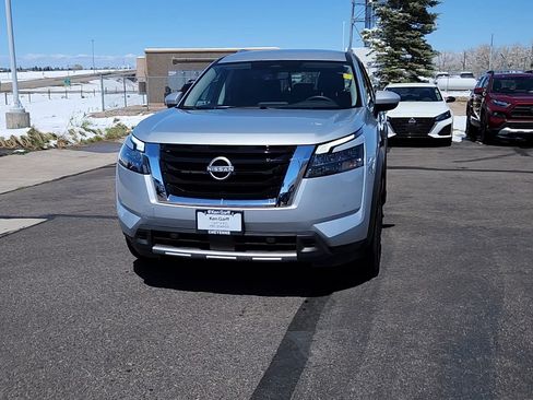 Used 2025 Nissan Pathfinder SL AWD/4WD image 4