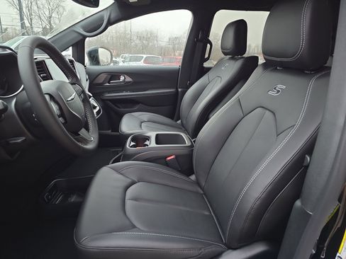 New 2026 Chrysler Pacifica Select w/ S Appearance Package image 10