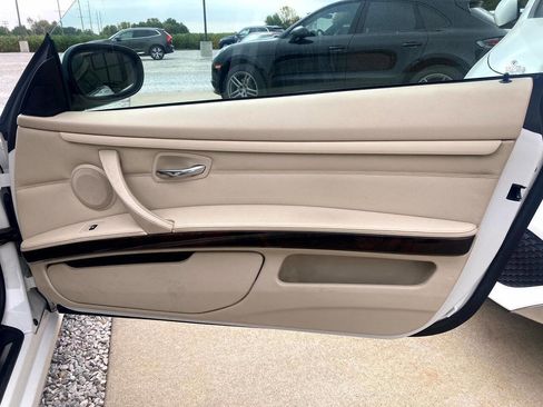 Used 2011 BMW 328i Convertible image 24