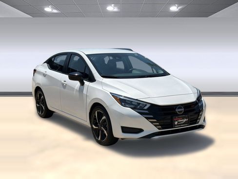 Used 2025 Nissan Versa SR FWD image 7