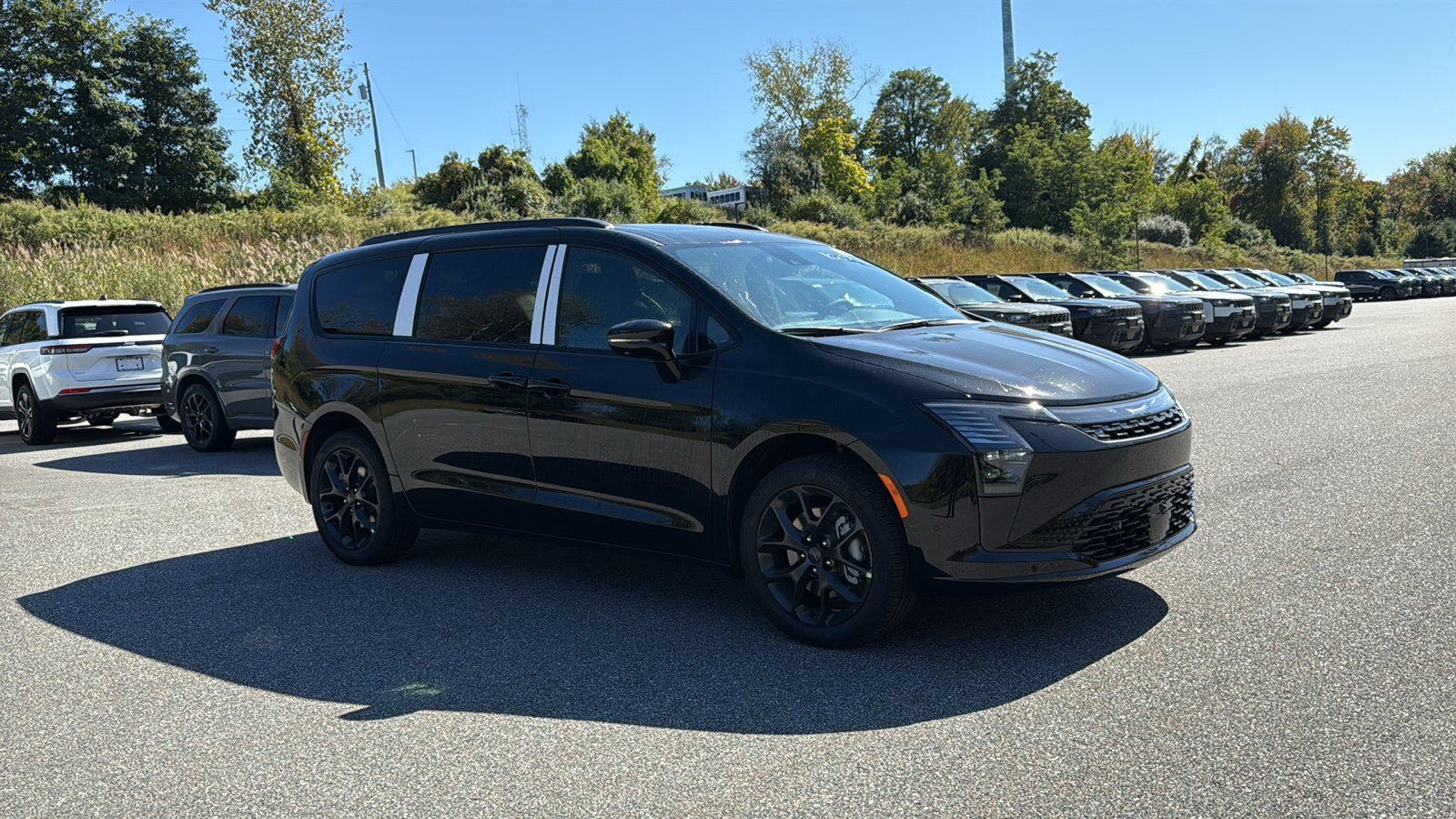 New 2027 Chrysler Pacifica Limited AWD/4WD image 2