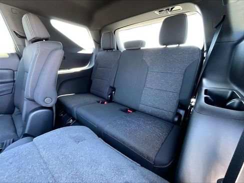 New 2026 Chevrolet Traverse LT w/ LPO, Floor Liner Package FWD image 25