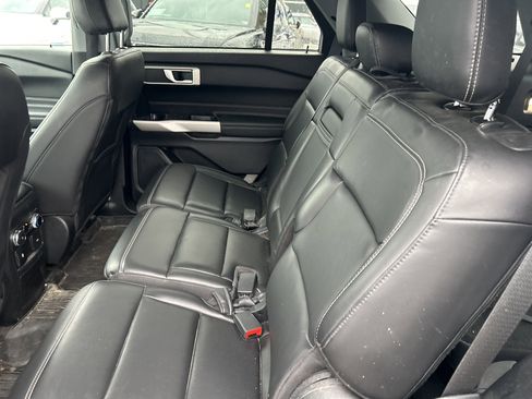 Used 2022 Ford Explorer XLT w/ Equipment Group 202A image 18
