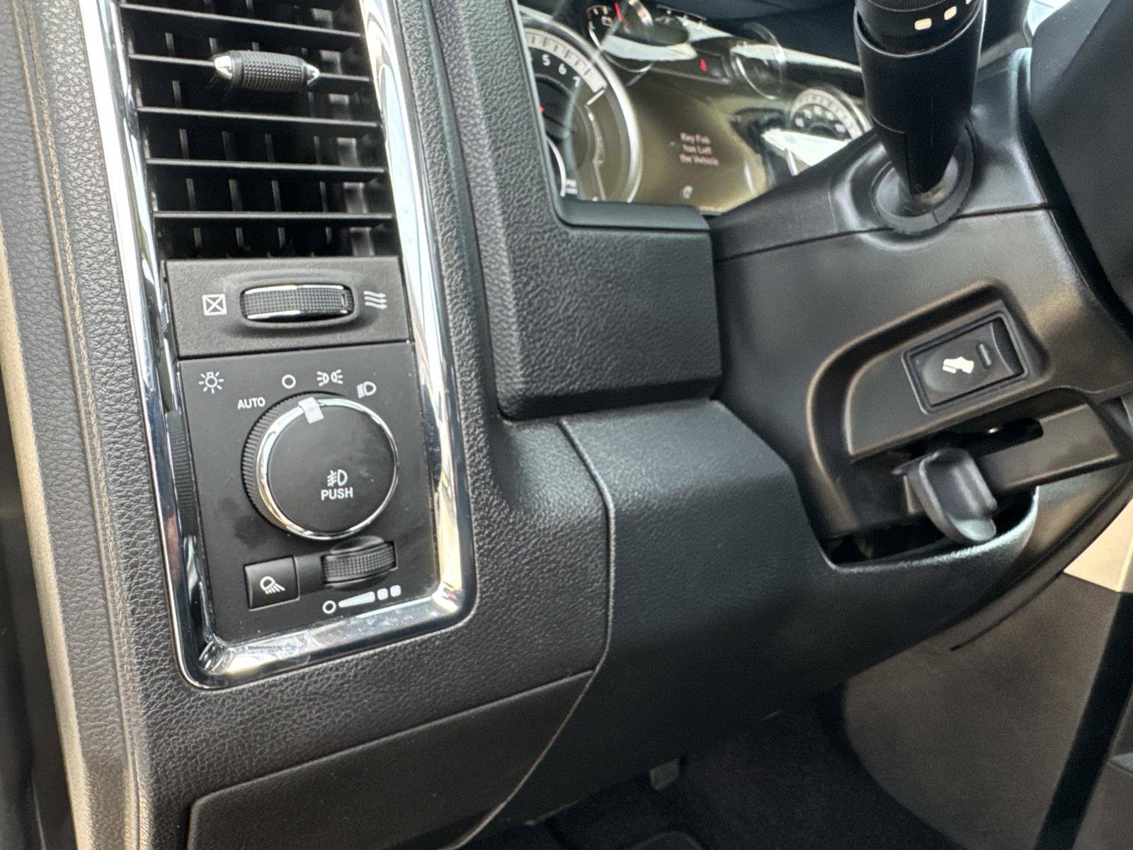 Used 2017 RAM 1500 Laramie w/ Convenience Group AWD/4WD image 40