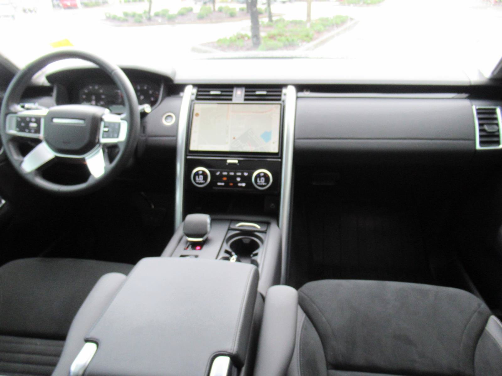 Used 2024 Land Rover Discovery S AWD/4WD image 13