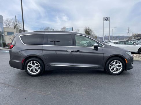 Used 2020 Chrysler Pacifica Limited image 4