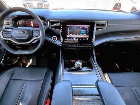 Used 2023 Jeep Wagoneer Series III w/ Premium Group I image 15