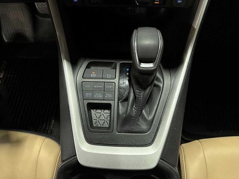 Used 2020 Toyota RAV4 XLE Premium AWD/4WD image 32