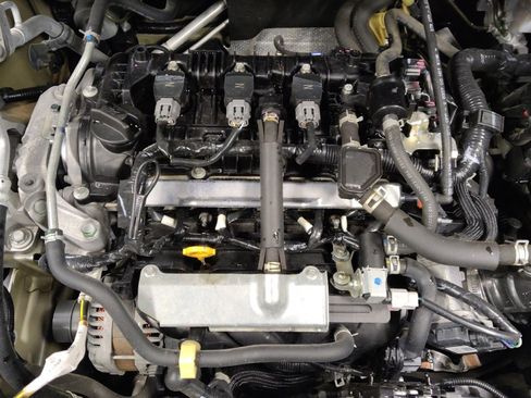 Used 2020 Nissan Versa SR image 30