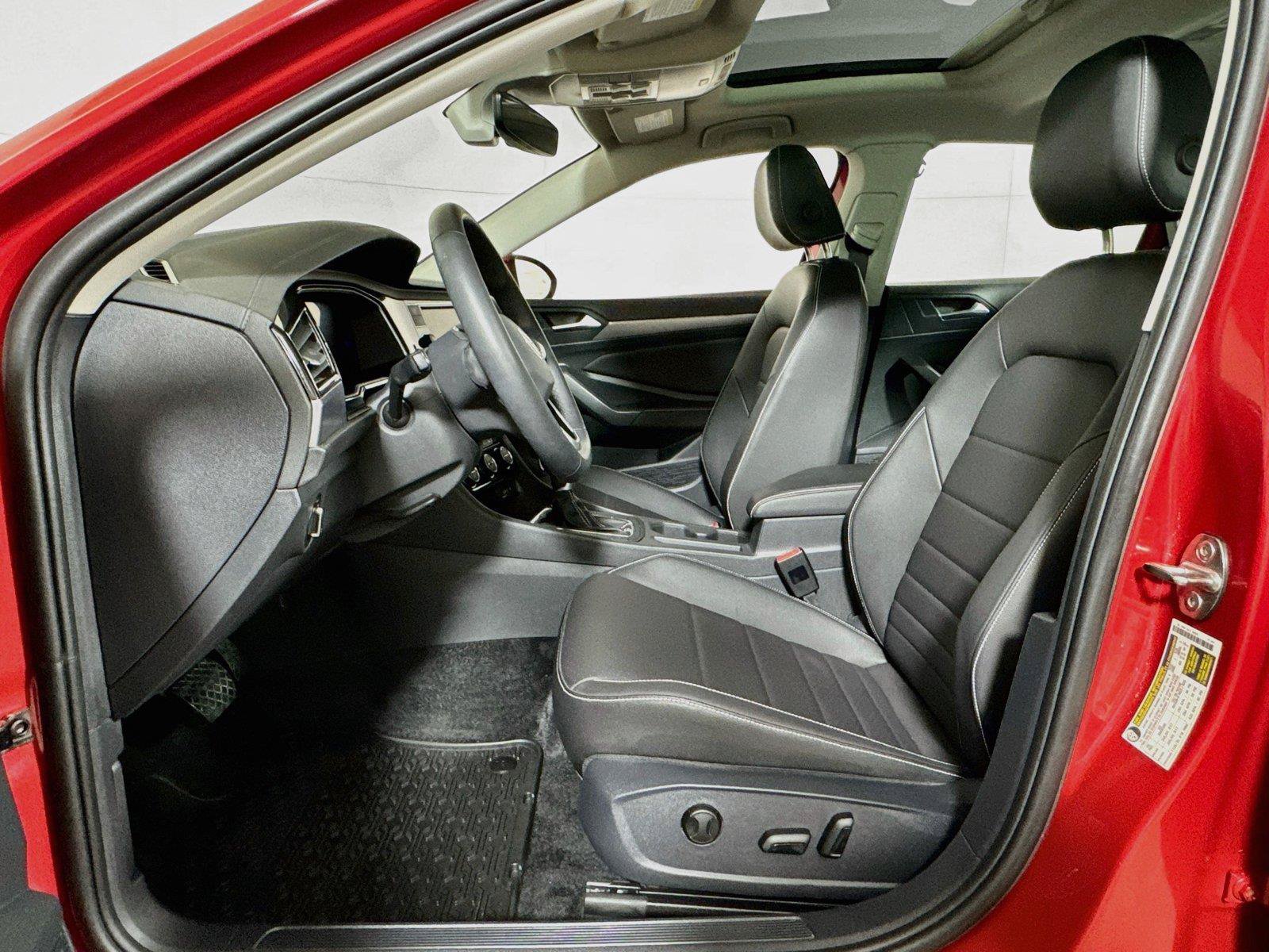 Used 2024 Volkswagen Jetta SE FWD image 18