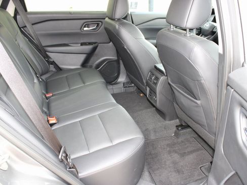 Used 2025 Nissan Rogue SL w/ SL Premium Package image 18