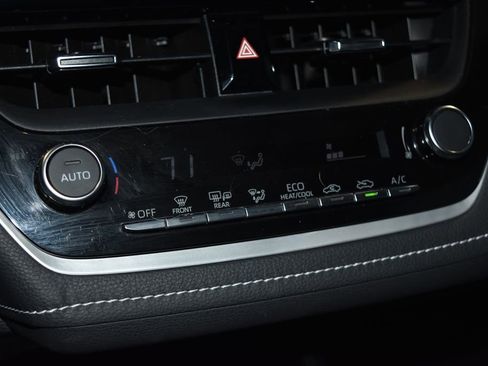 Used 2023 Toyota Corolla SE image 14